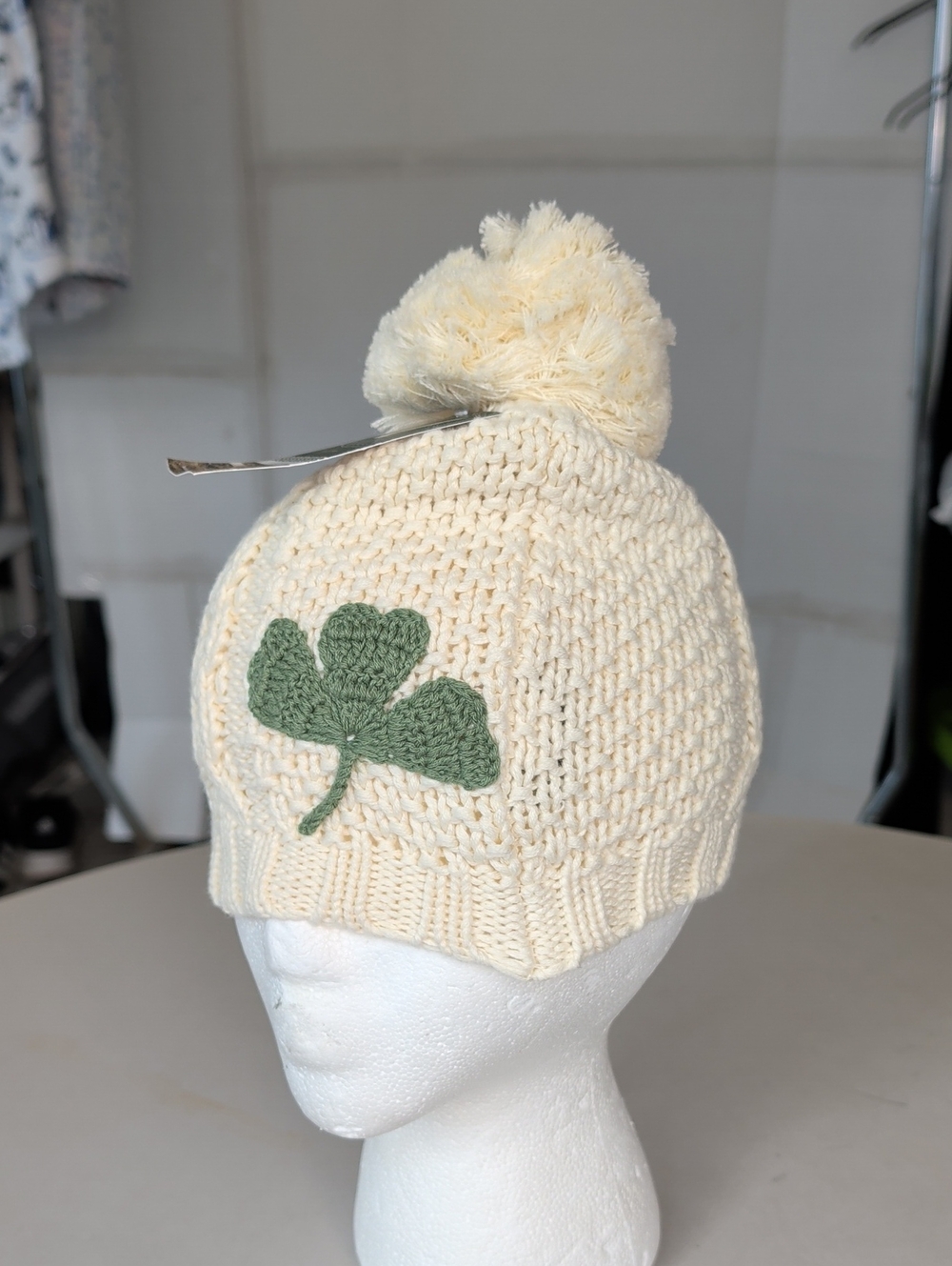 Quills Patrick Francis Aran Celtic Cream Knit PomPom Beanie Hat  W/Green Clover